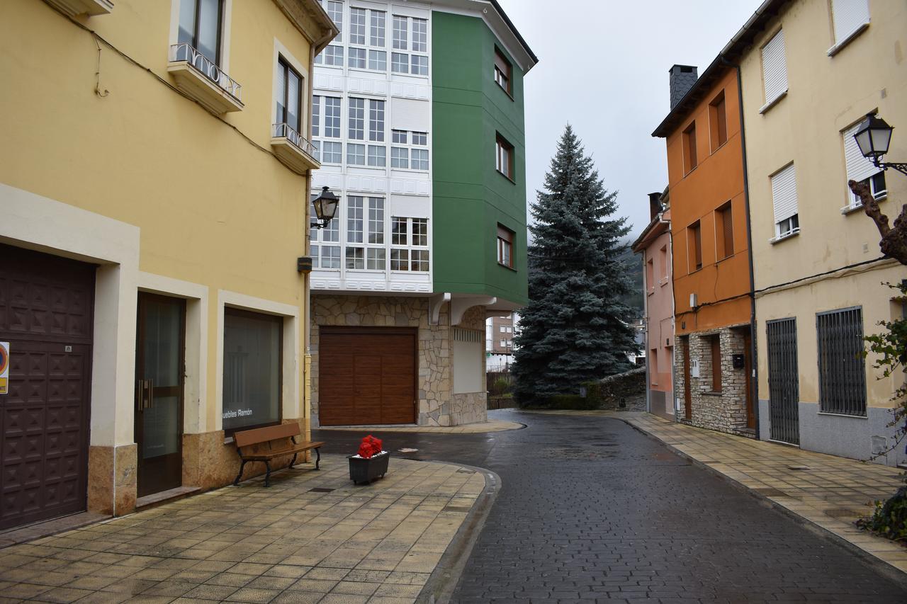 Apartamentos Picea Azul Vega De Espinareda Exterior photo
